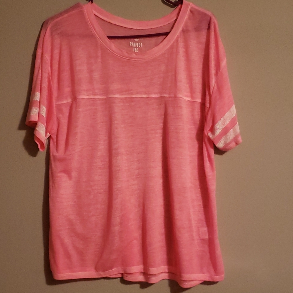 SO tee, Juniors size medium